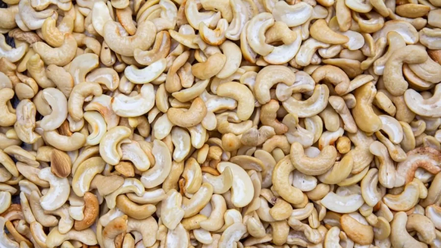 Optical Illusion IQ Test: You Are A Genius If You Locate The Almond Among These Cashews In Less Than 17 Seconds